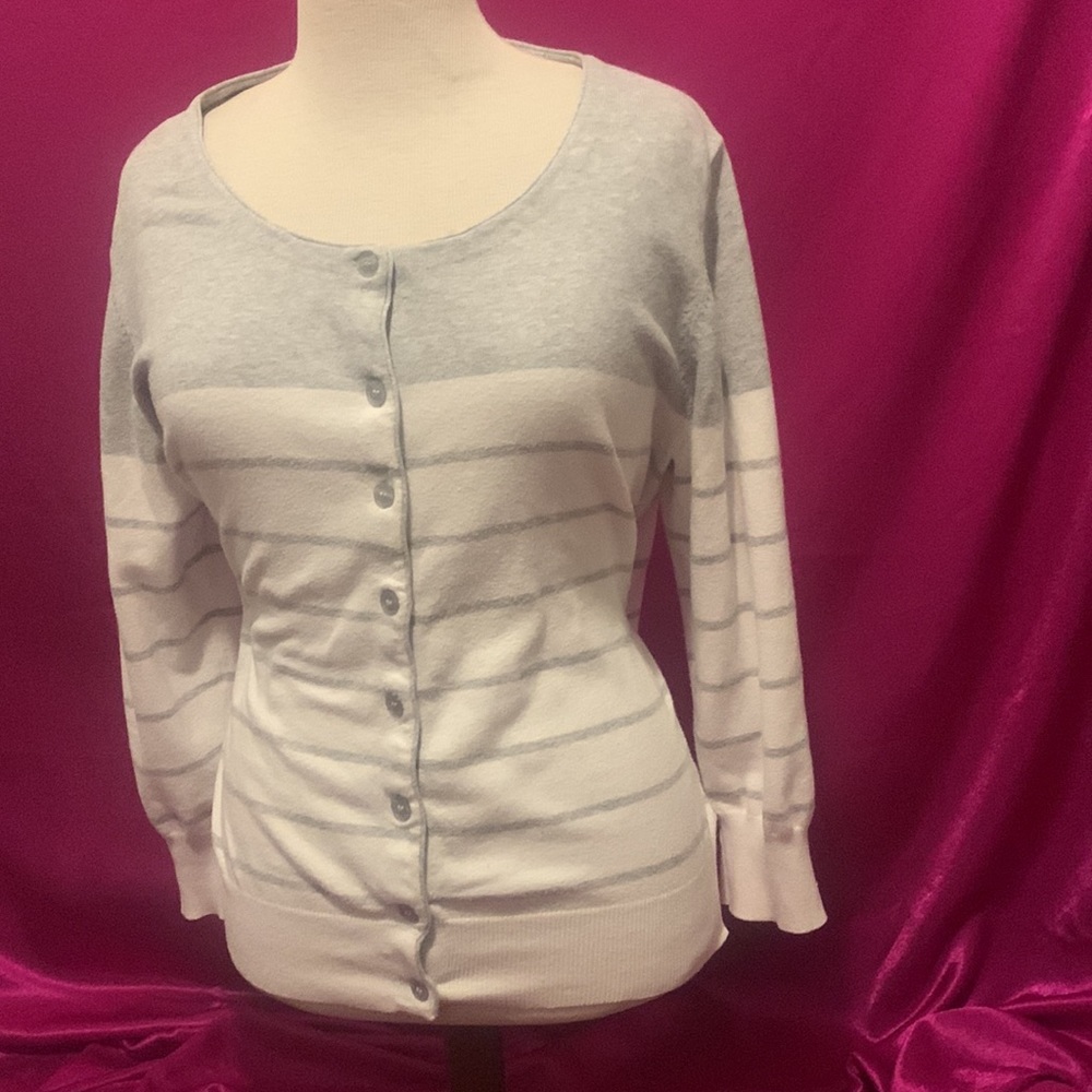Kersh size xl, 3/4 length sleeve button up cardigan. Soft gray and white